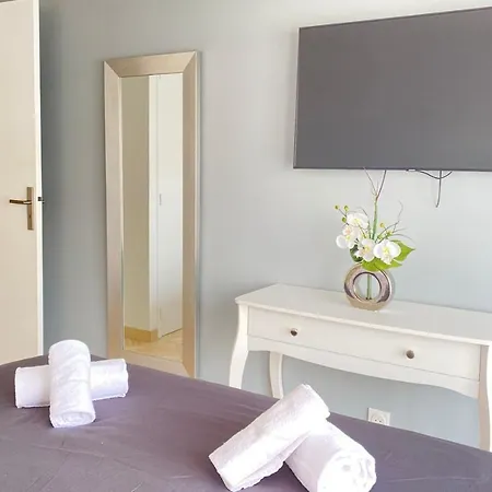 Apartamento De 3 Pieces De Haut Standing Face Palais Des Congres By Weekome *